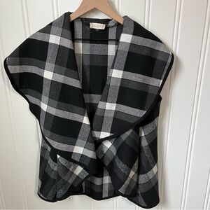 Altar'd State Plaid Vest Sleeveless Poncho Sweater Black Gray WhiteWomen’s M